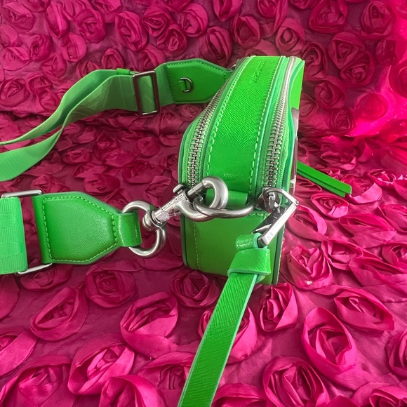 MARC JACOBS The Utility Snapshot Apple Leather Camera Bag - Picture 5 of 11